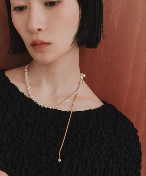 kaene(カエン)の「ウェーブラインパールネックレス(ネックレス・レディース・シルバー/ゴールド・FREE)」の4枚目の写真