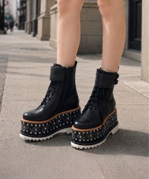 Jeffrey Campbell（ジェフリーキャンベル）の「スタッズデザイン 厚底レースアップブーツ（ブーツ）」