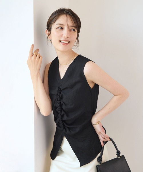 Futier land(フューティアランド)の「Vネックバックリボンシャーリングトップス(Tシャツ/カットソー・レディース・ブラック/ベージュ/ブルー・MEDIUM/LARGE)」の15枚目の写真