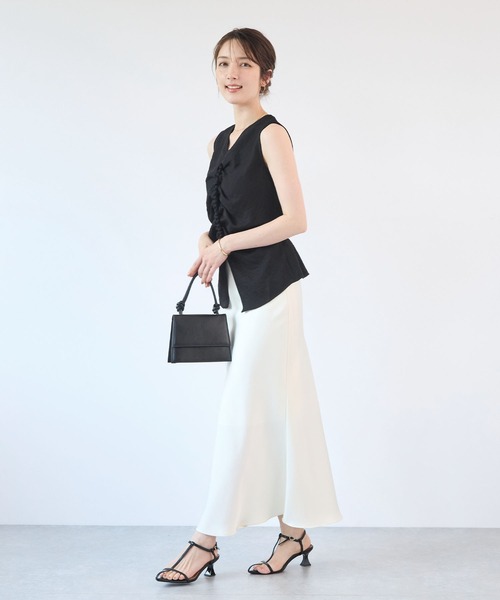 Futier land(フューティアランド)の「Vネックバックリボンシャーリングトップス(Tシャツ/カットソー・レディース・ブラック/ベージュ/ブルー・MEDIUM/LARGE)」の22枚目の写真
