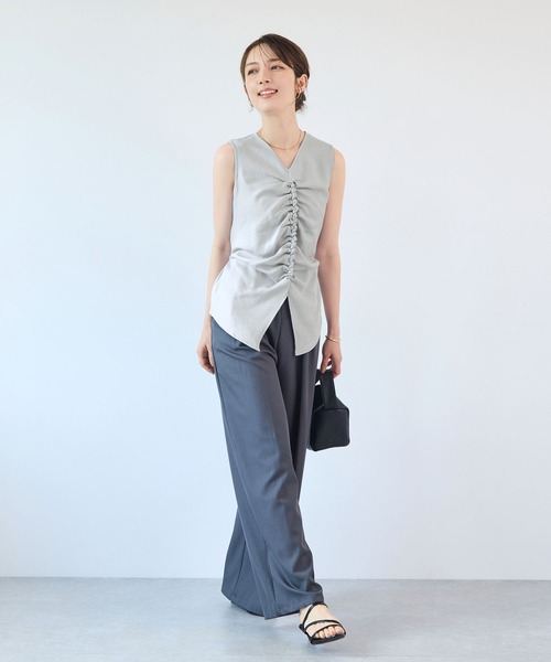 Futier land(フューティアランド)の「Vネックバックリボンシャーリングトップス(Tシャツ/カットソー・レディース・ブラック/ベージュ/ブルー・MEDIUM/LARGE)」の4枚目の写真