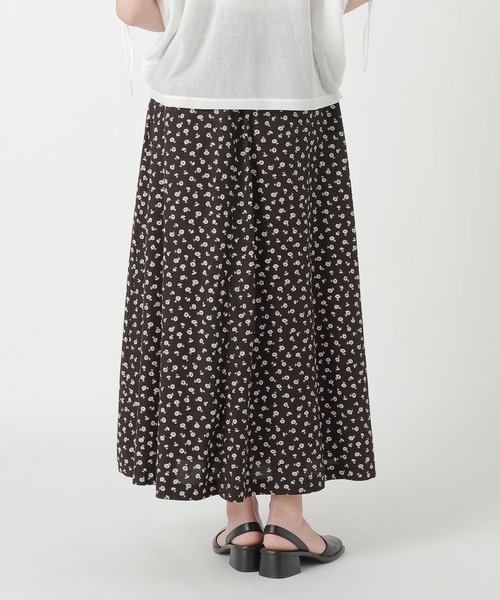 ZUCCa(ズッカ)の「NADESHIKO FLOWER PRINT / スカート(スカート・レディース・ブラック・M size)」の3枚目の写真