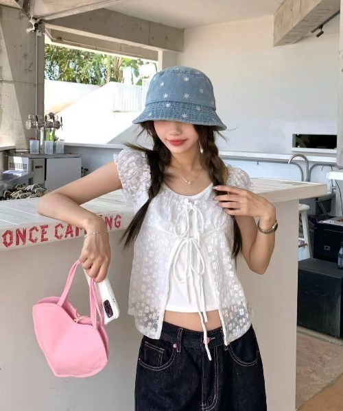 GEMEDA(ジェメダ)の「【3color】小花柄×レースであざと可愛い♡ シャーリング半袖トップス / 韓国ガーリーブラウス(シャツ/ブラウス・レディース・ブルー/パープル/ホワイト・M)」の5枚目の写真