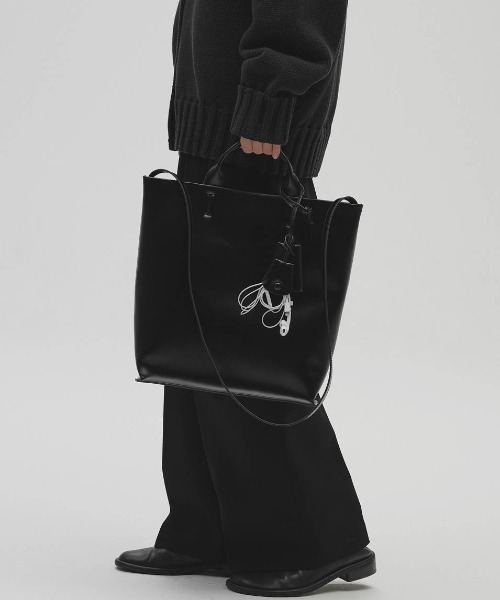 TODAYFUL(トゥデイフル)の「【TODAYFUL/トゥデイフル】Useful Leather Bag (L)/トートバッグ(ショルダーバッグ・レディース・ダークブラウン/ブラック・FREE)」の4枚目の写真