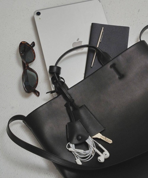 TODAYFUL(トゥデイフル)の「【TODAYFUL/トゥデイフル】Useful Leather Bag (L)/トートバッグ(ショルダーバッグ・レディース・ダークブラウン/ブラック・FREE)」の3枚目の写真