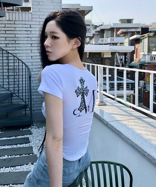 MUCENT(ムセント)の「サハラヒョウ柄クロスバックロゴUネッククルーネック半袖Tシャツ(2カラー)(Tシャツ/カットソー・レディース・ホワイト/ブラック・FREE)」の11枚目の写真