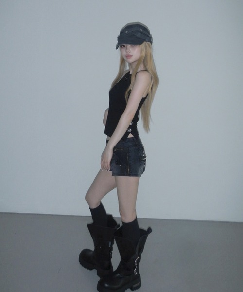 THEAIRTOWN(ジエアタウン)の「side chrome ribbed tank top(タンクトップ・レディース・ブラック/グレー・FREE)」の4枚目の写真