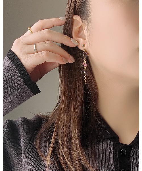 tone（トーン）の「【Ｍian.invitation】夜に咲く花モチーフピアス パープル｜宵花(MA)（ピアス（両耳用）・レディース・ゴールド・FREE）」の7枚目の写真