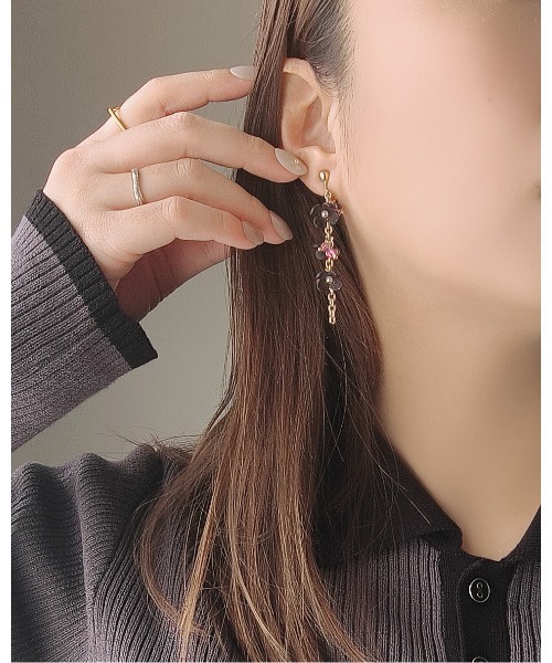 tone（トーン）の「【Ｍian.invitation】夜に咲く花モチーフピアス パープル｜宵花(MA)（ピアス（両耳用）・レディース・ゴールド・FREE）」の5枚目の写真