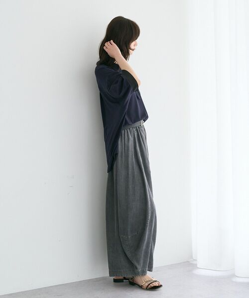 Editt by YECCA VECCA(エディットバイイェッカヴェッカ)の「テンセルデニムコクーンドレープパンツ(その他パンツ・レディース・インディゴブルー/ブラック・FREE)」の6枚目の写真
