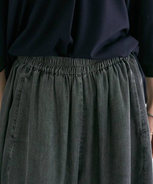 Editt by YECCA VECCA(エディットバイイェッカヴェッカ)の「テンセルデニムコクーンドレープパンツ(その他パンツ・レディース・インディゴブルー/ブラック・FREE)」の8枚目の写真