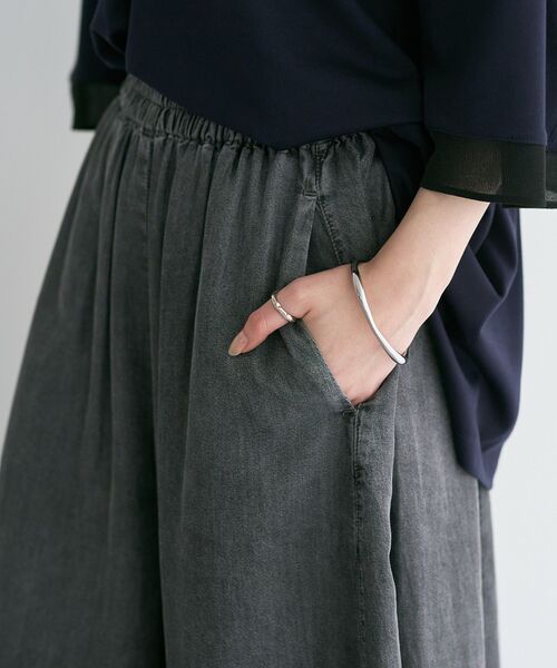 Editt by YECCA VECCA(エディットバイイェッカヴェッカ)の「テンセルデニムコクーンドレープパンツ(その他パンツ・レディース・インディゴブルー/ブラック・FREE)」の9枚目の写真
