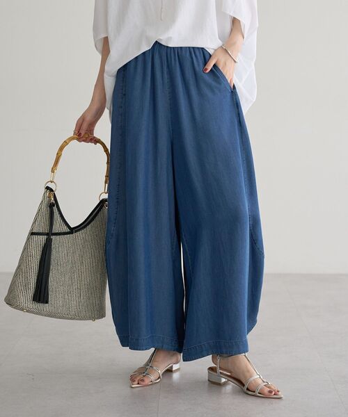 Editt by YECCA VECCA(エディットバイイェッカヴェッカ)の「デニムコクーンドレープパンツ(その他パンツ・レディース・インディゴブルー/ブラック・FREE)」の1枚目の写真