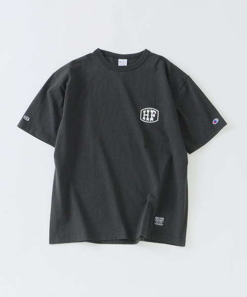 JOURNAL STANDARD relume(ジャーナルスタンダード レリューム)の「CHAMPION / チャンピオン 別注 T1011 HIGH FIVE FACTORY クラシックロゴT(Tシャツ/カットソー・メンズ・ブラック・X-LARGE/MEDIUM)」の4枚目の写真