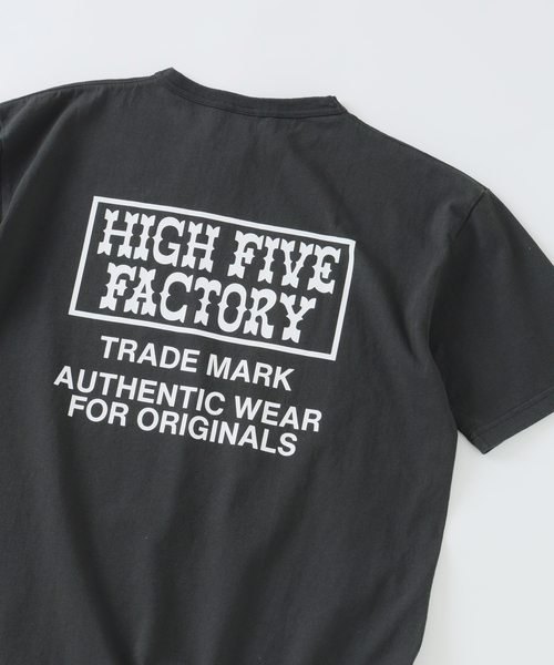 JOURNAL STANDARD relume(ジャーナルスタンダード レリューム)の「CHAMPION / チャンピオン 別注 T1011 HIGH FIVE FACTORY クラシックロゴT(Tシャツ/カットソー・メンズ・ブラック・X-LARGE/MEDIUM)」の11枚目の写真