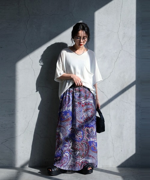 antiqua(アンティカ)の「ペイズリー柄 シアー Aライン スカート(スカート・レディース・パープル・ONESIZE)」の3枚目の写真