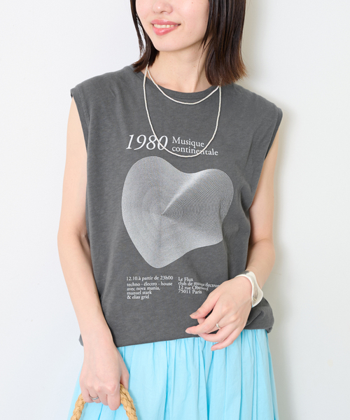 SLOBE IENA(スローブイエナ)の「グラフィックノースリーブTEE(Tシャツ/カットソー・レディース・チャコールグレー/ホワイト・FREE)」の1枚目の写真