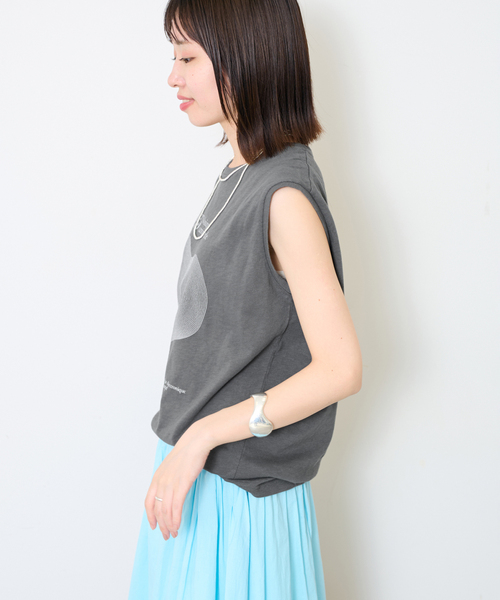 SLOBE IENA(スローブイエナ)の「グラフィックノースリーブTEE(Tシャツ/カットソー・レディース・チャコールグレー/ホワイト・FREE)」の7枚目の写真