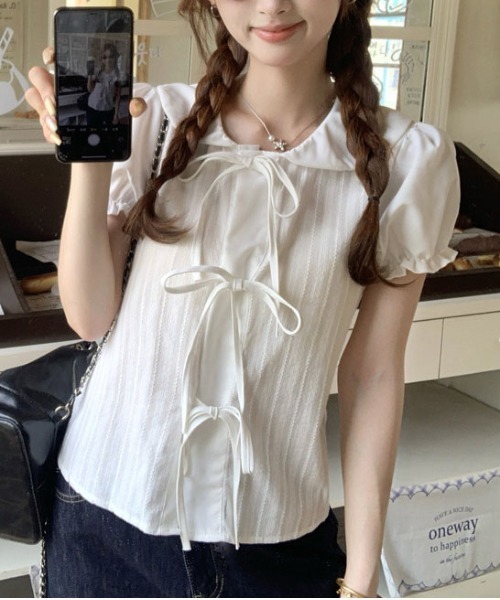 ＆soiree（アンドソワレ）の「切り替えデザインフロントリボンパフスリーブシャツ（シャツ/ブラウス・レディース・オフホワイト・X-LARGE/MEDIUM/LARGE）」の3枚目の写真