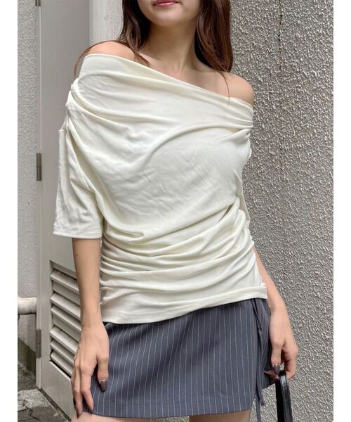 MURUA(ムルーア)の「ドレープワンショルダートップス(Tシャツ/カットソー・レディース・ホワイト/ブラック/ブラウン・FREE)」の1枚目の写真