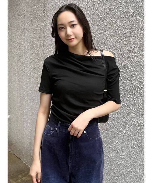 MURUA(ムルーア)の「ドレープワンショルダートップス(Tシャツ/カットソー・レディース・ホワイト/ブラック/ブラウン・FREE)」の6枚目の写真