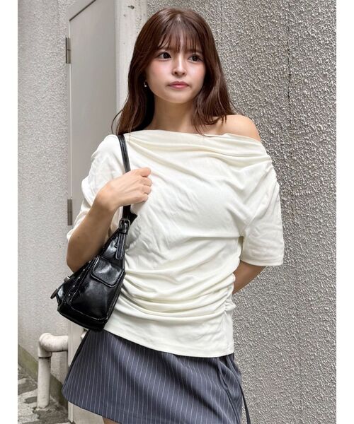 MURUA(ムルーア)の「ドレープワンショルダートップス(Tシャツ/カットソー・レディース・ホワイト/ブラック/ブラウン・FREE)」の16枚目の写真