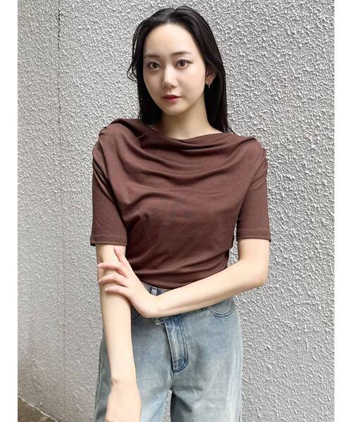 MURUA(ムルーア)の「ドレープワンショルダートップス(Tシャツ/カットソー・レディース・ホワイト/ブラック/ブラウン・FREE)」の4枚目の写真