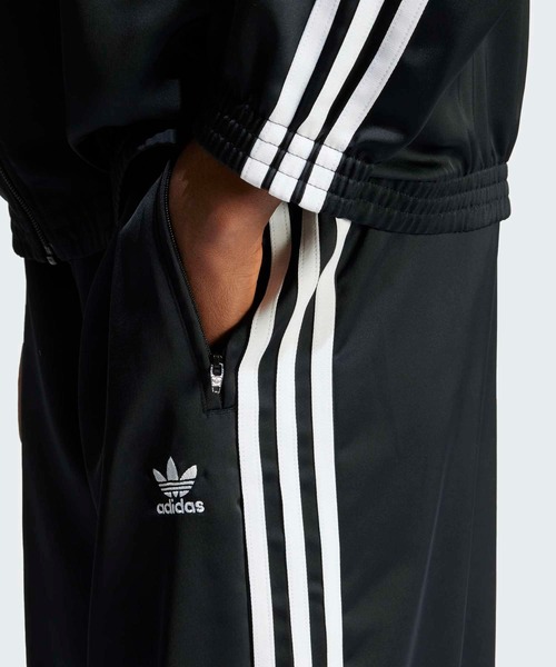adidas（アディダス）の「サテン ワイドレッグ トラックパンツ / バギーパンツ / アディダスオリジナルス adidas Originals（その他パンツ・レディース・ブラック・XX-LARGE/LARGE/MEDIUM/SMALL/X-LARGE/X-SMALL）」の3枚目の写真