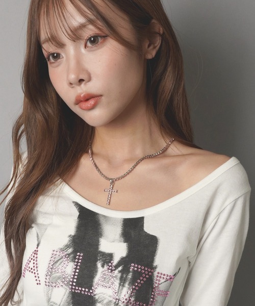 SPINNS(スピンズ)の「ラインストーンネックレス/クロス(ネックレス・レディース・シルバー/ピンク・ONESIZE)」の6枚目の写真