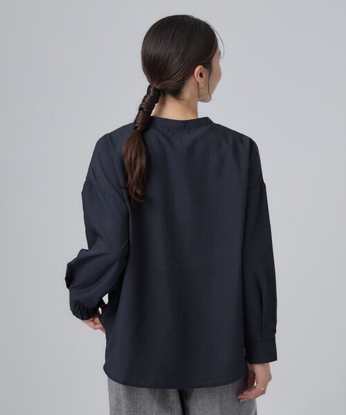 SHOO・LA・RUE(シューラルー)の「【洗濯後しわになりにくい/S-LL】キーネック金ボタンポケットシャツ(シャツ/ブラウス・レディース・ブラウン系その他/ネイビー/ボルドー/ライトベージュ・03/02/01/04)」の10枚目の写真