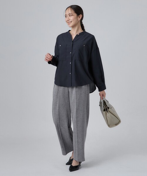 SHOO・LA・RUE(シューラルー)の「【洗濯後しわになりにくい/S-LL】キーネック金ボタンポケットシャツ(シャツ/ブラウス・レディース・ブラウン系その他/ネイビー/ボルドー/ライトベージュ・03/02/01/04)」の11枚目の写真
