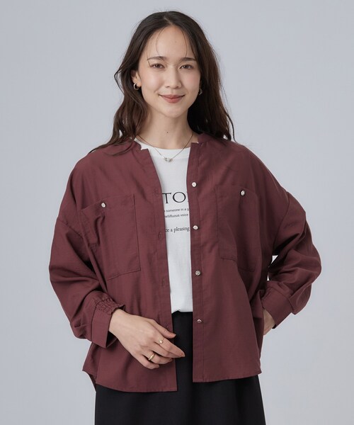 SHOO・LA・RUE(シューラルー)の「【洗濯後しわになりにくい/S-LL】キーネック金ボタンポケットシャツ(シャツ/ブラウス・レディース・ブラウン系その他/ネイビー/ボルドー/ライトベージュ・03/02/01/04)」の13枚目の写真