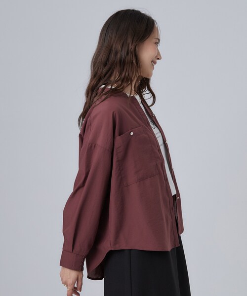 SHOO・LA・RUE(シューラルー)の「【洗濯後しわになりにくい/S-LL】キーネック金ボタンポケットシャツ(シャツ/ブラウス・レディース・ブラウン系その他/ネイビー/ボルドー/ライトベージュ・03/02/01/04)」の14枚目の写真