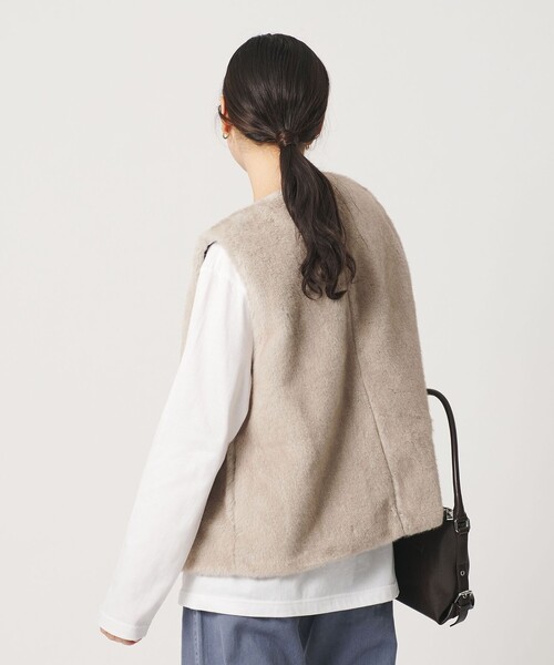 BEAUTY&YOUTH UNITED ARROWS(ビューティーアンドユースユナイテッドアローズ)の「ポリエステル フェイクファー ベスト(ベスト・レディース・ダークブラウン/ベージュ・FREE)」の4枚目の写真