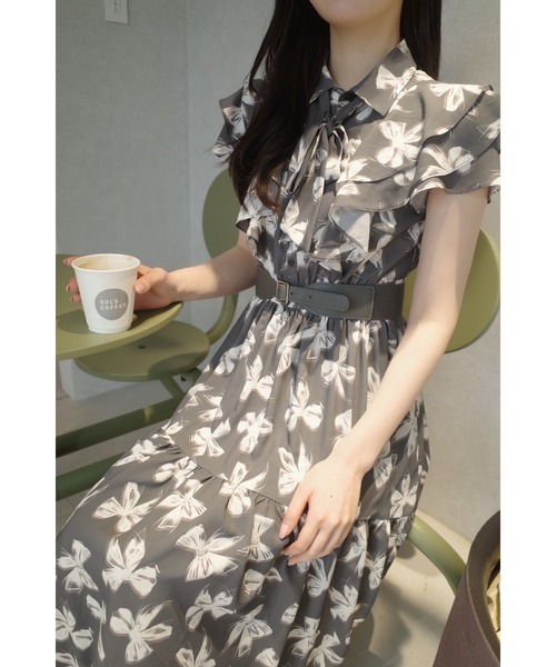 MISTREASS(ミストレアス)の「Ribbon Pattern Raffle Shirt Dress With Belt(ワンピース・レディース・チャコールグレー・FREE)」の4枚目の写真
