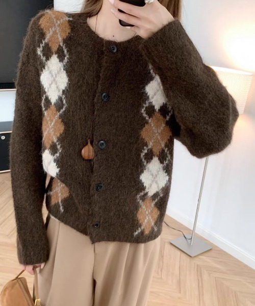 SHERU(シェル)の「レトロ アーガイル柄 ニットカーディガン(ニット/セーター・レディース・ベージュ/グレー/ブラウン・M)」の11枚目の写真