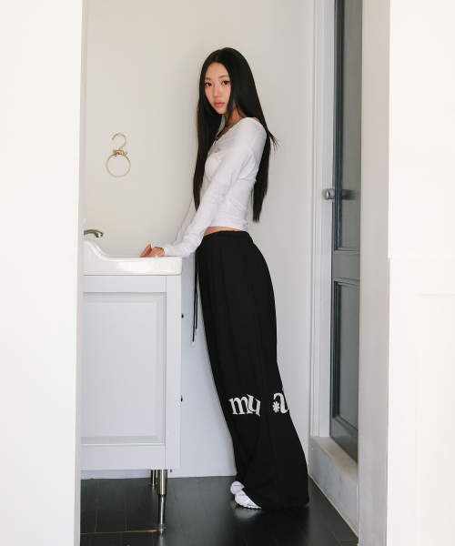 muahmuah（ムーアムーア）の「サイドパッチワイドバンディングパンツ[ブラック]（スウェットパンツ・レディース・その他・FREE）」の2枚目の写真