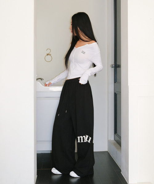 muahmuah（ムーアムーア）の「サイドパッチワイドバンディングパンツ[ブラック]（スウェットパンツ・レディース・その他・FREE）」の3枚目の写真