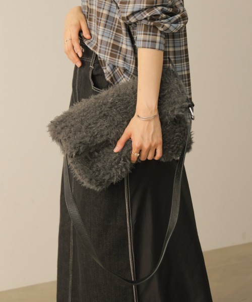 Bou Jeloud(ブージュルード)の「ファーワンハンドルバッグ(ハンドバッグ・レディース・グレー/A・ONESIZE)」の6枚目の写真