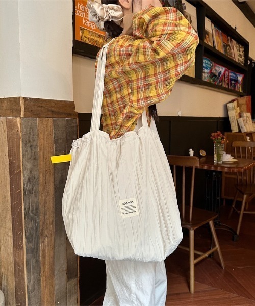 lulufa(ルルファ)の「ドロストデザインビッグショルダーバッグ(トートバッグ・レディース・レッド/ブルー/アイボリー/グレー・FREE)」の6枚目の写真