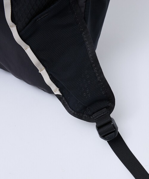 Cotopaxi(コトパクシ)の「【cotopaxi/コトパクシ】Empacable 16L Daypack/バッグパック/16L(バックパック/リュック・レディース・マスタード/ブラック/パープル・フリー)」の20枚目の写真