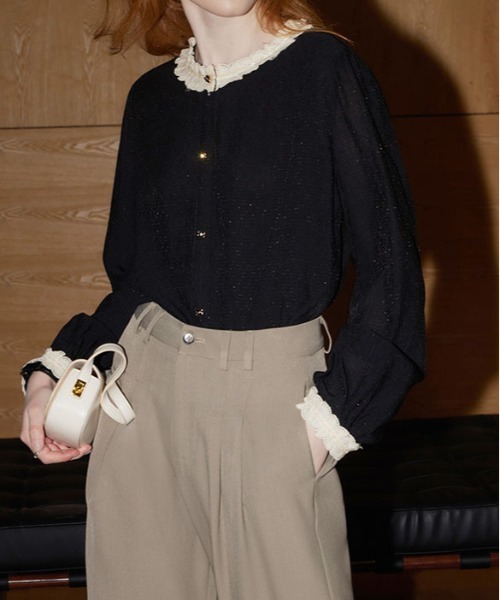 ＆soiree（アンドソワレ）の「配色フリルカラー長袖ブラウス（シャツ/ブラウス・レディース・ブラック・LARGE/SMALL/MEDIUM）」の4枚目の写真