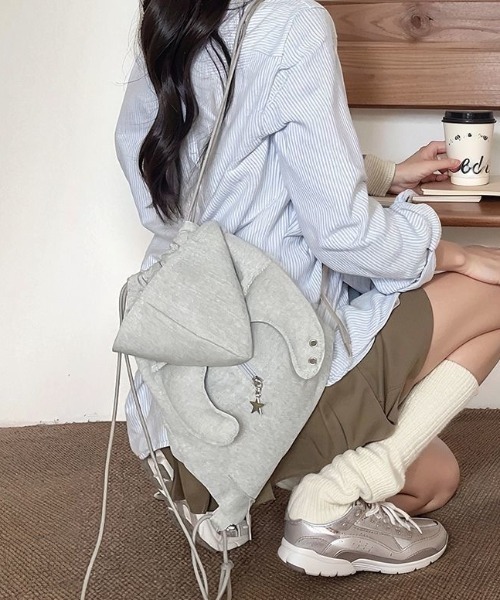 SHERU(シェル)の「フードデザイン ナップサック デビルモチーフ(バックパック/リュック・レディース・ピンク/グレー/ブラック・F)」の5枚目の写真