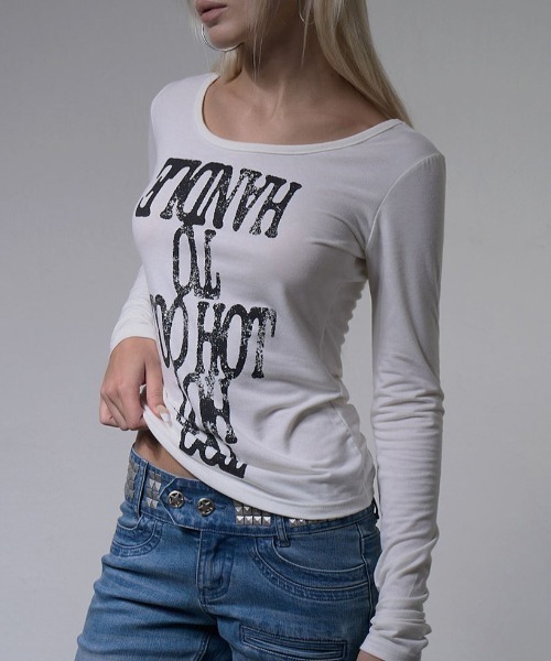 FANCY CLUB(ファンシークラブ)の「A'GEM/9 × .kom 『FANCY CLUB/ファンシークラブ』 TOO HOT LONG SLEEVE/TOOHOT ロングスリーブカットソー(Tシャツ/カットソー・レディース・ブラック/ホワイト・FREE)」の2枚目の写真
