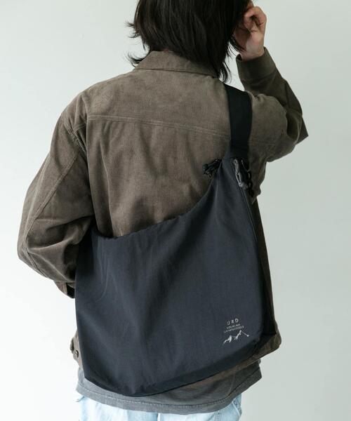 URBAN RESEARCH DOORS(アーバンリサーチドアーズ)の「撥水MULTIPOCKET SHOULDER(ショルダーバッグ・メンズ・ブラック/ネイビー/ダークグレー・-)」の4枚目の写真