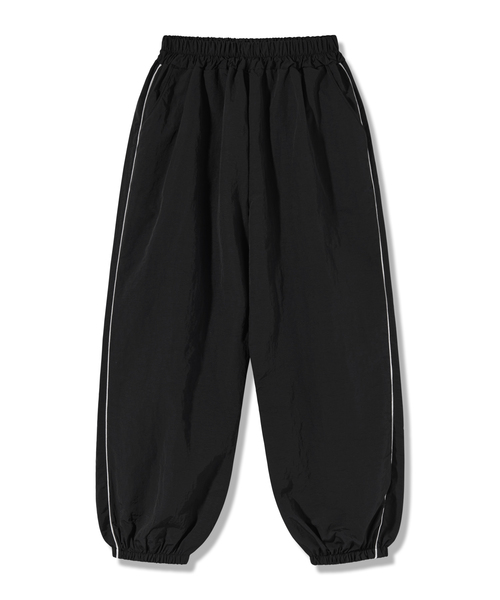 PIANER KIDS(ピアネールキッズ)の「ナイロンパイピングジョガーパンツ(ブラック)(スウェットパンツ・レディース・ブラック・M(130-140cm)/L(140-150cm)/S(120-130cm)/XL(150-160㎝))」の1枚目の写真