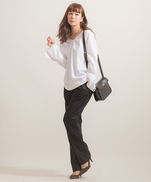 Banner Barrett（バナーバレット）の「ストレートチノパンツ（チノパンツ・レディース・ブラック/ベージュ・36/38）」の2枚目の写真