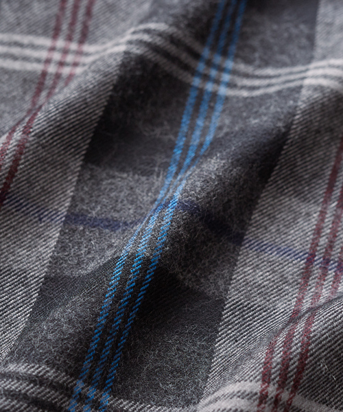 STUDIOUS（ステュディオス）の「【WEB限定】STUDIOUS ピュアニューウールチェックマフラー（マフラー・メンズ・グレー/ブルー/レッド/ネイビー/ブラック・FREE）」の6枚目の写真