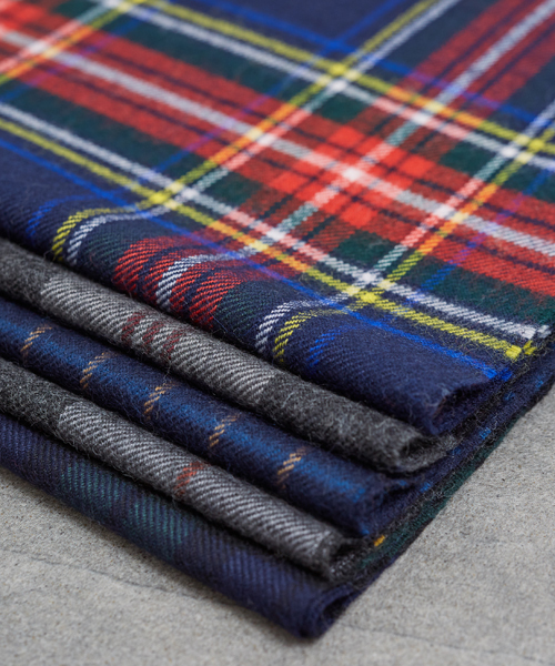 STUDIOUS（ステュディオス）の「【WEB限定】STUDIOUS ピュアニューウールチェックマフラー（マフラー・メンズ・グレー/ブルー/レッド/ネイビー/ブラック・FREE）」の10枚目の写真