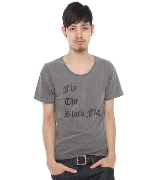 Advantage cycle(アドバンテージサイクル)の「Advantage Cycle: PIGMENT MESSEGE TEE(Tシャツ/カットソー・メンズ・ダークグレー/ライトブルー/レッド・MEDIUM/SMALL)」の2枚目の写真